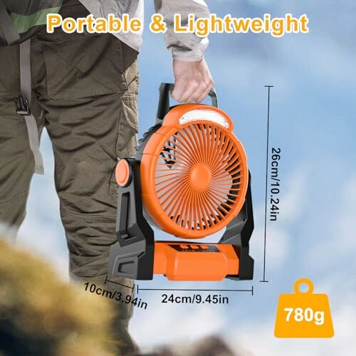 Tragbarer und leichter Ventilator in Hand.